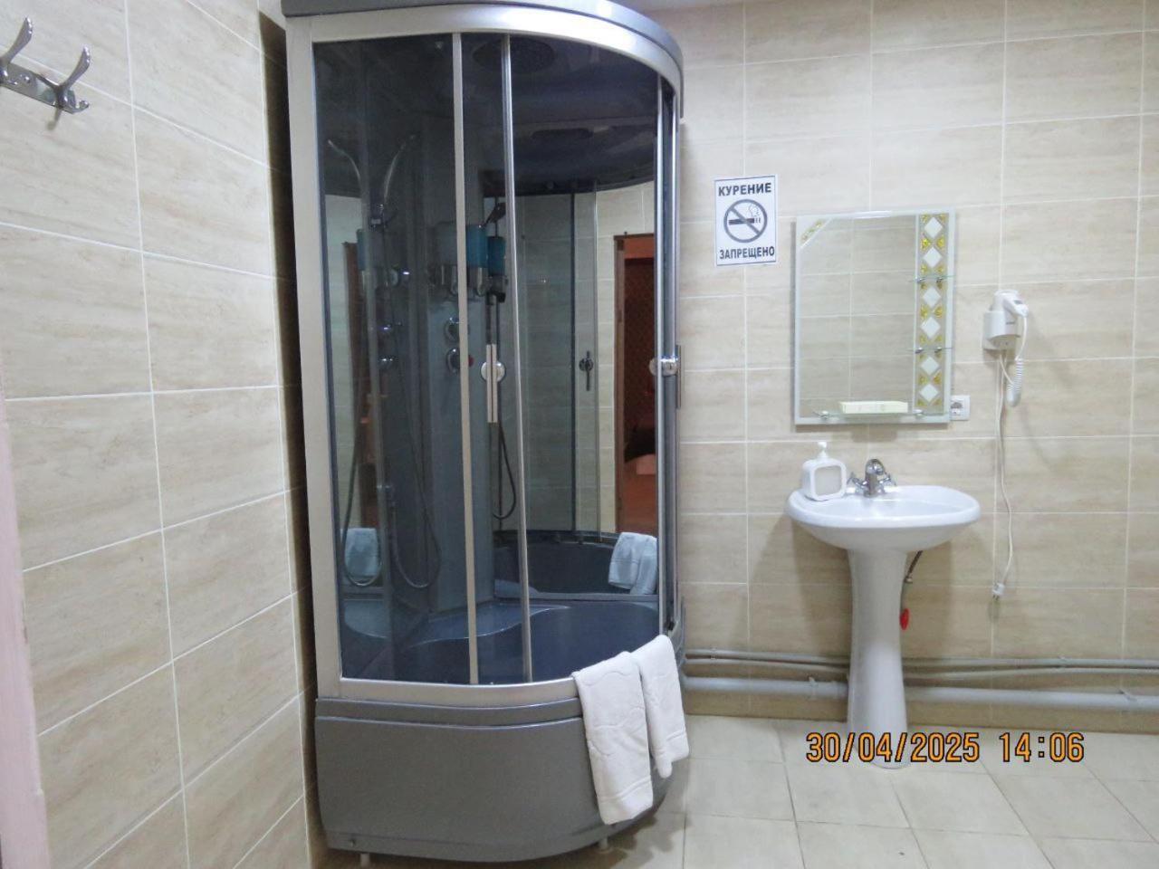 טרז Pride Hotel מראה חיצוני תמונה